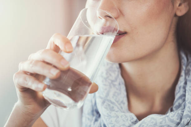 Bere abbondante acqua: